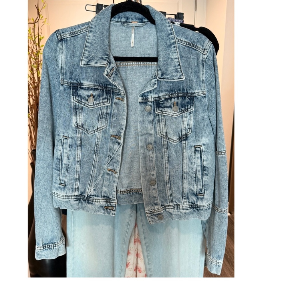 Free People Light Wash Denim Jean Jacket - Picture 15 of 15